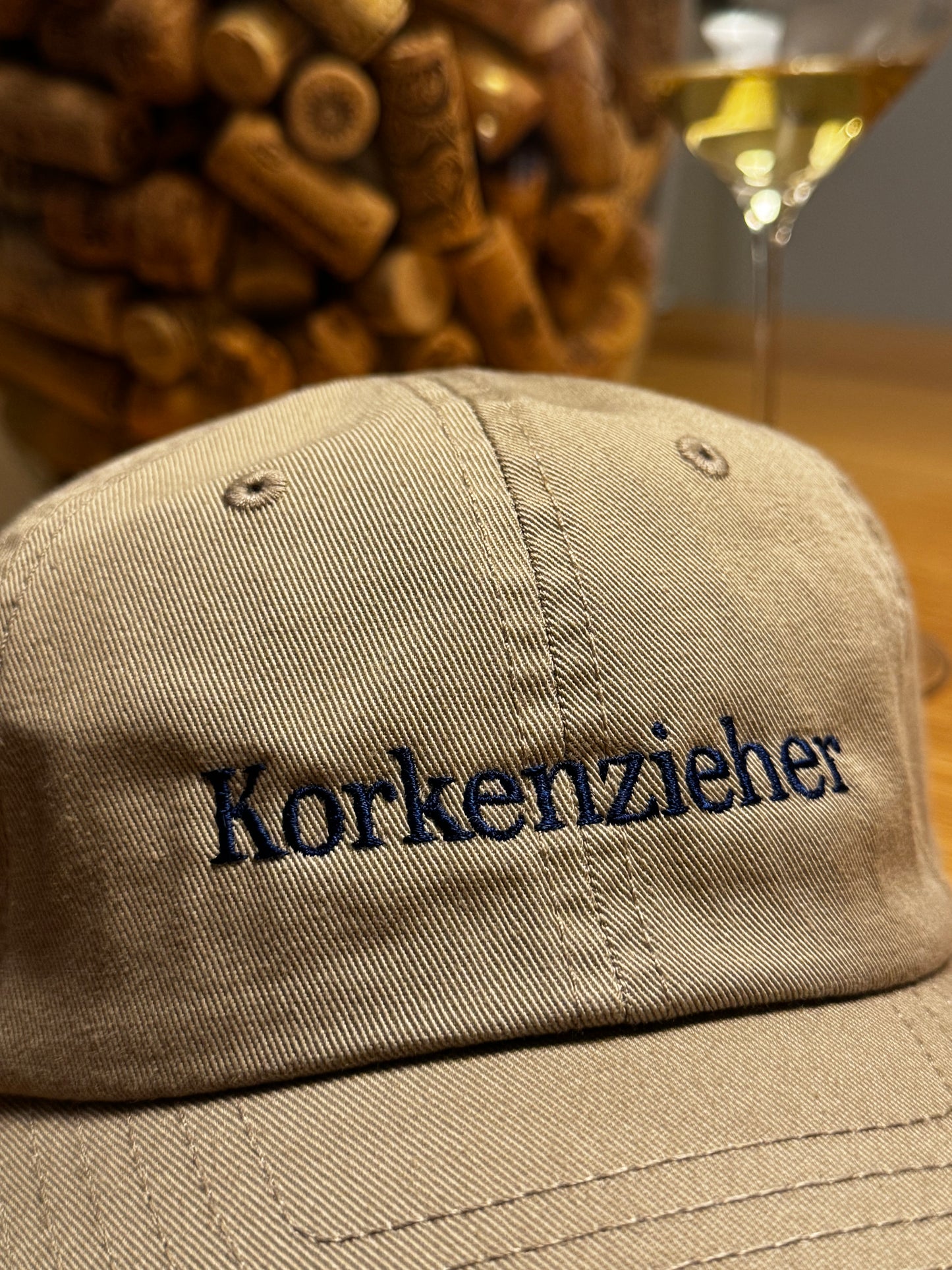 Korkenzieher Cap beige